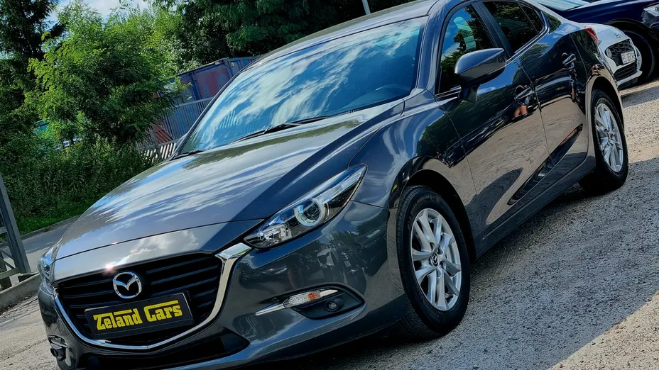 MAZDA 3 -