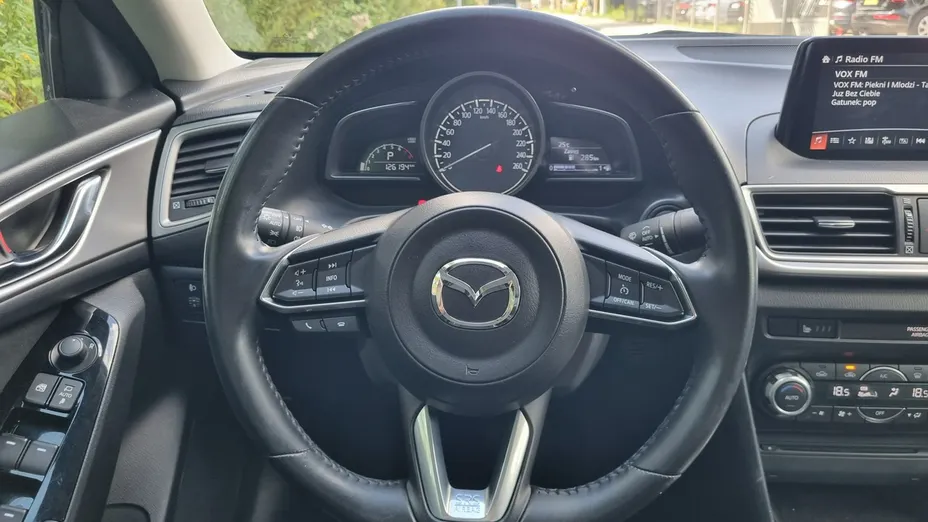 MAZDA 3 -