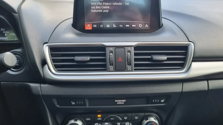 MAZDA 3 -