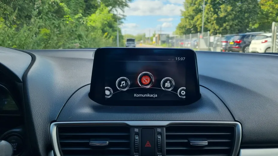 MAZDA 3 -