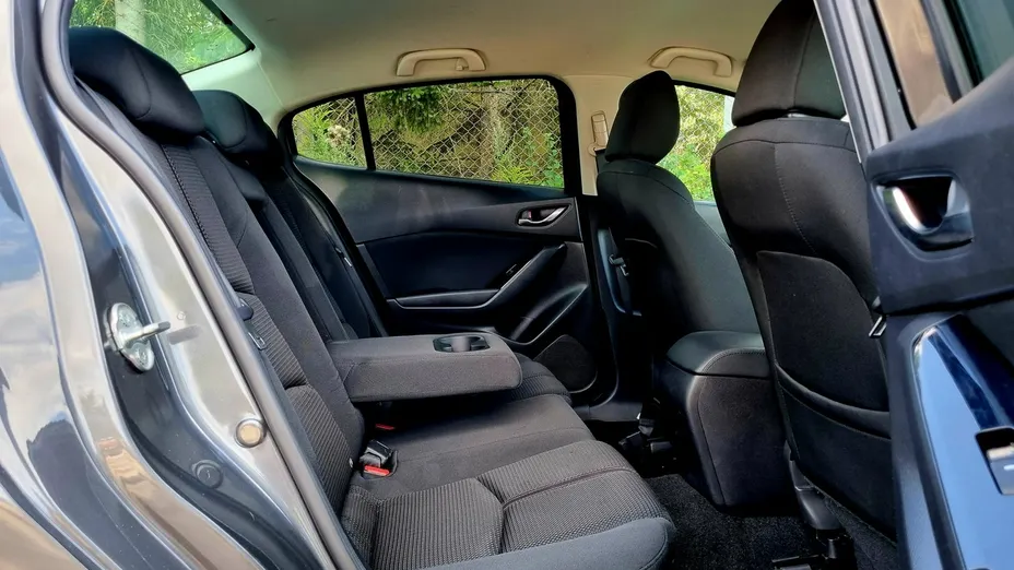 MAZDA 3 -