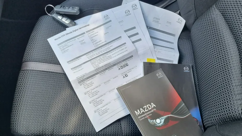 MAZDA 3 -