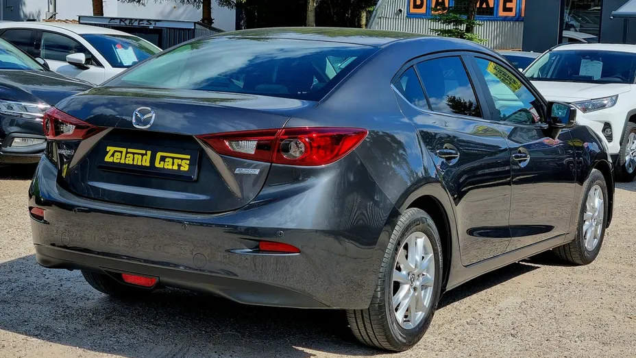 MAZDA 3 -