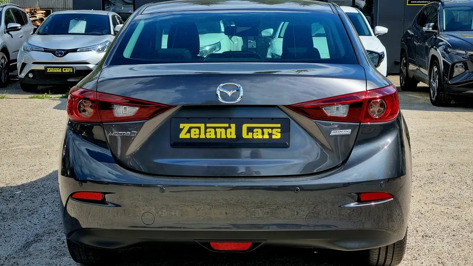 MAZDA 3 -