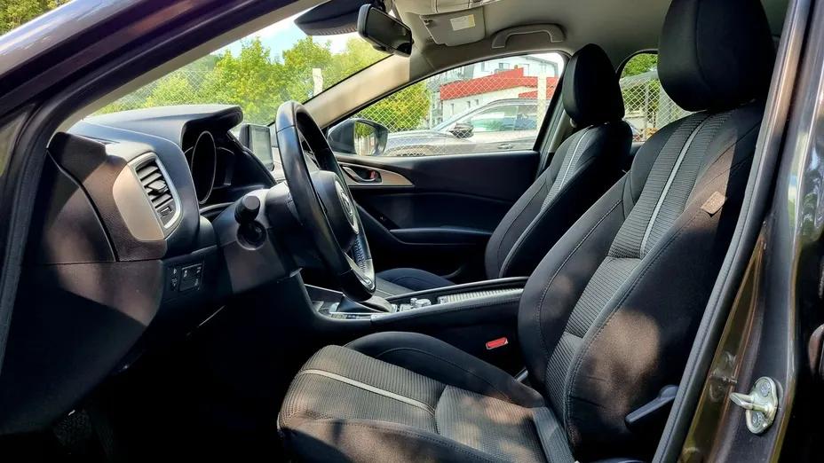MAZDA 3 -