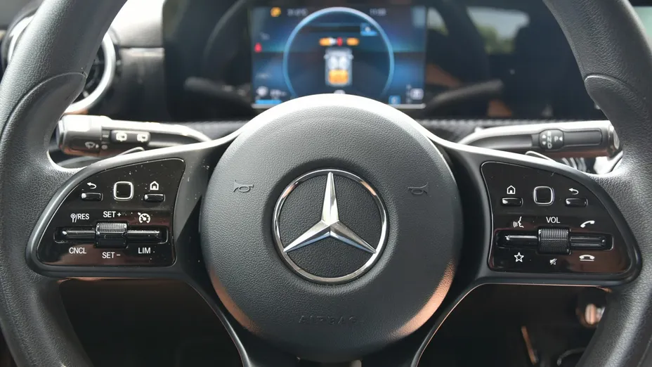 MERCEDES-BENZ CLA -