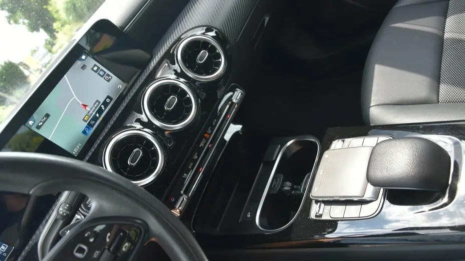 MERCEDES-BENZ CLA -
