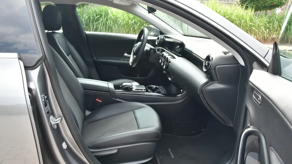 MERCEDES-BENZ CLA -