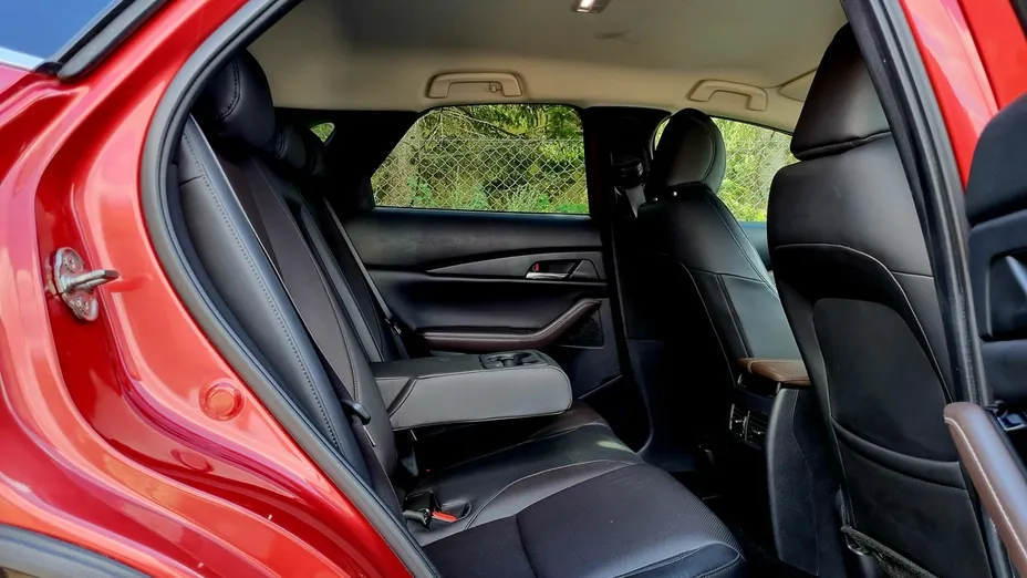 MAZDA CX-30 -