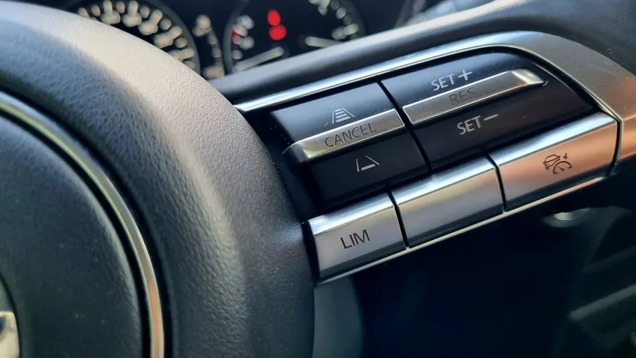 MAZDA CX-30 -