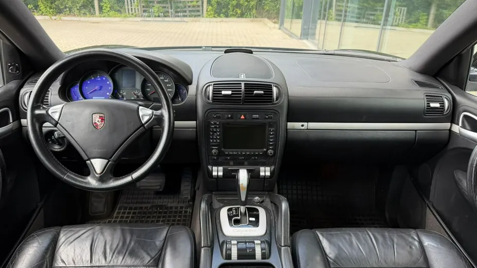 PORSCHE Cayenne -