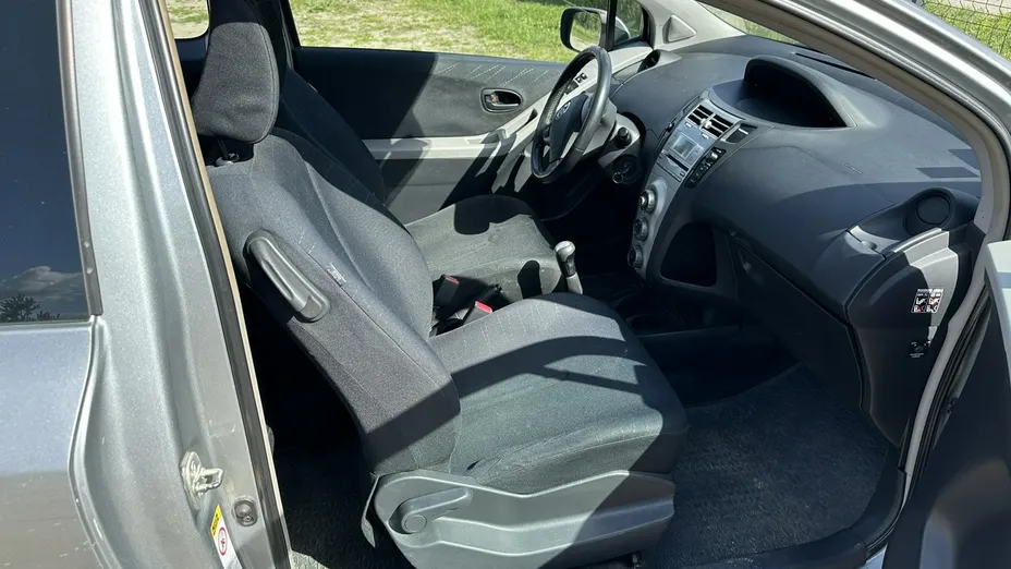 TOYOTA Yaris -