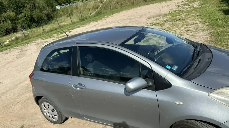 TOYOTA Yaris -