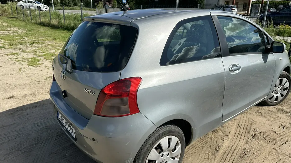 TOYOTA Yaris -