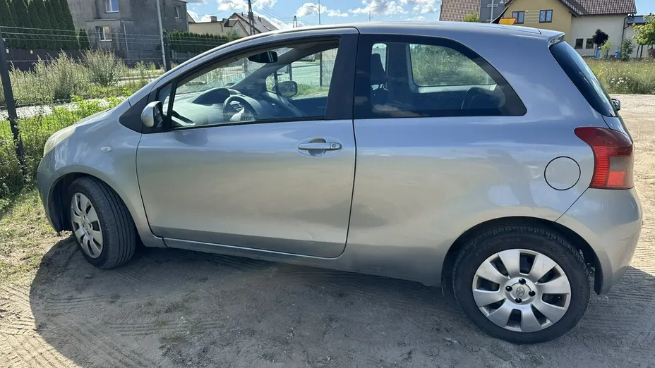 TOYOTA Yaris -