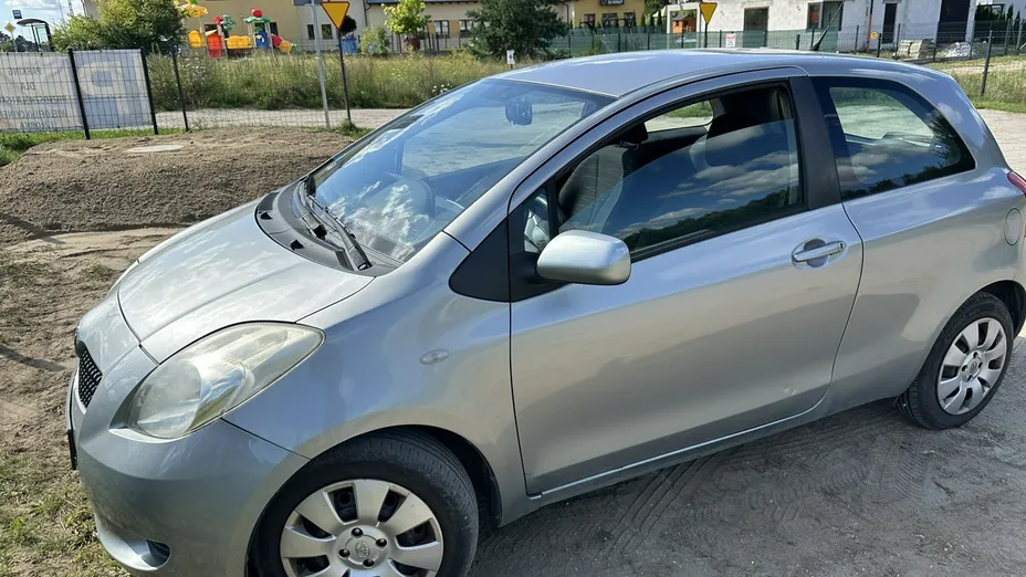 TOYOTA Yaris -