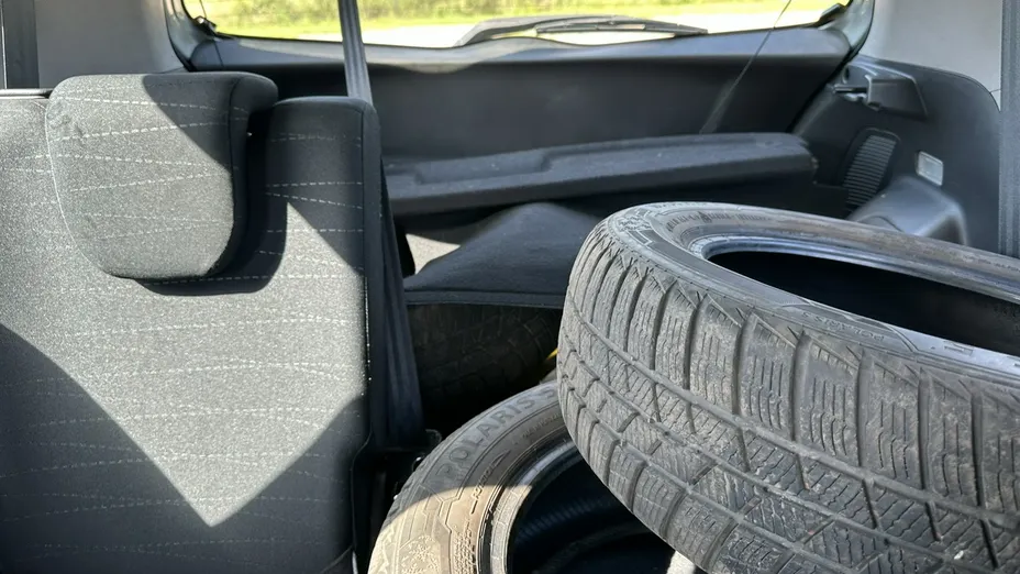 TOYOTA Yaris -