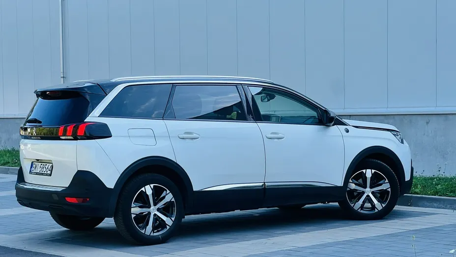 PEUGEOT 5008 -
