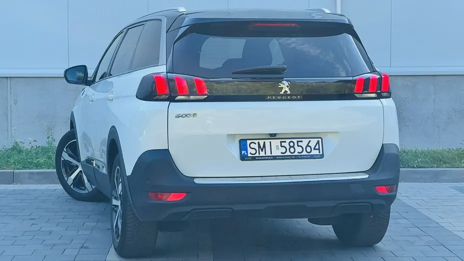 PEUGEOT 5008 -