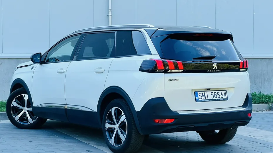 PEUGEOT 5008 -