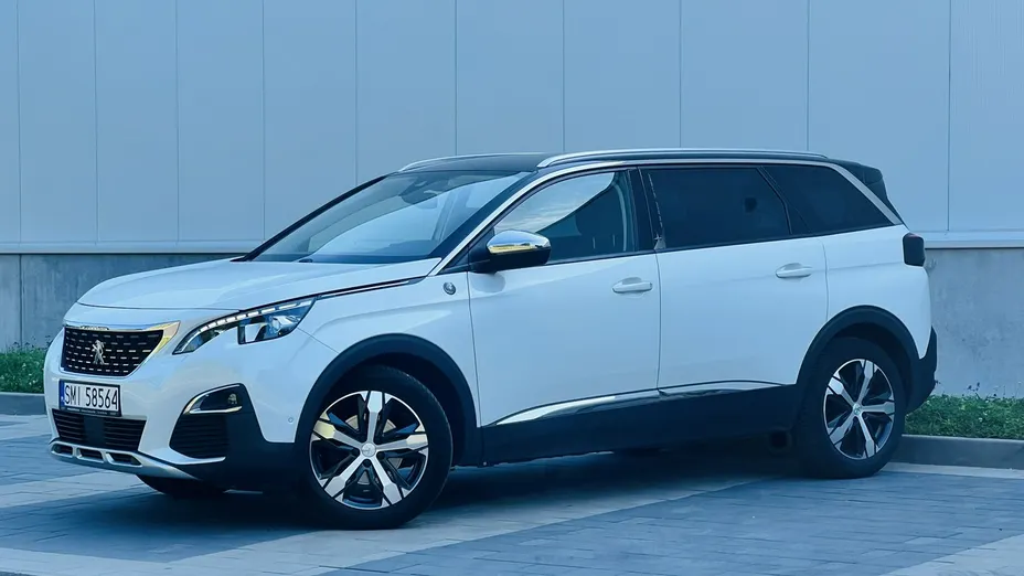 PEUGEOT 5008 -