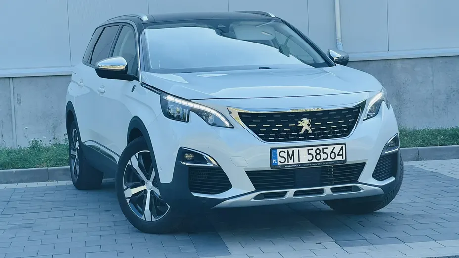 PEUGEOT 5008 -