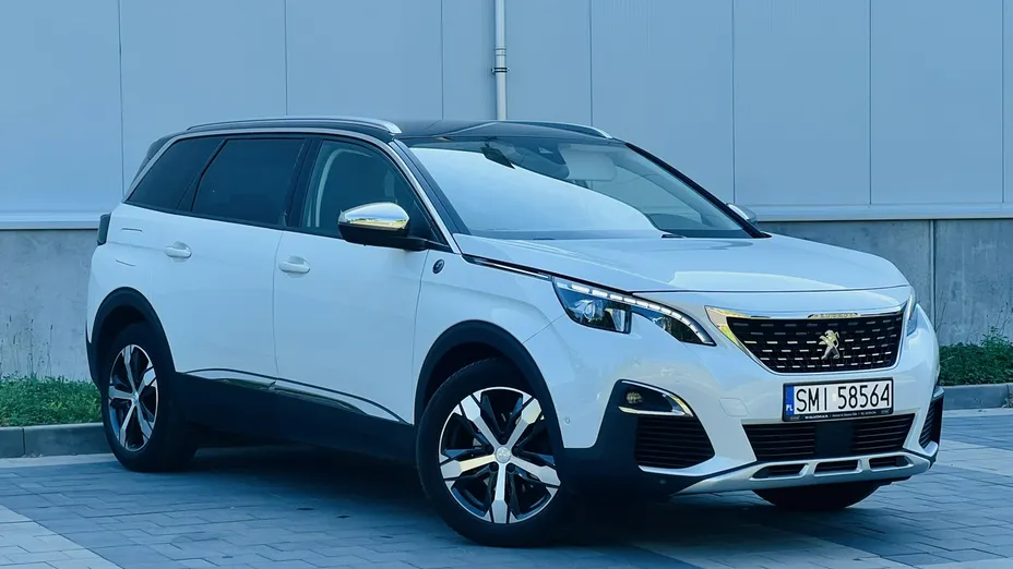 PEUGEOT 5008 -