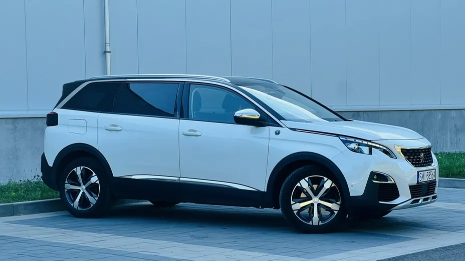 PEUGEOT 5008 -