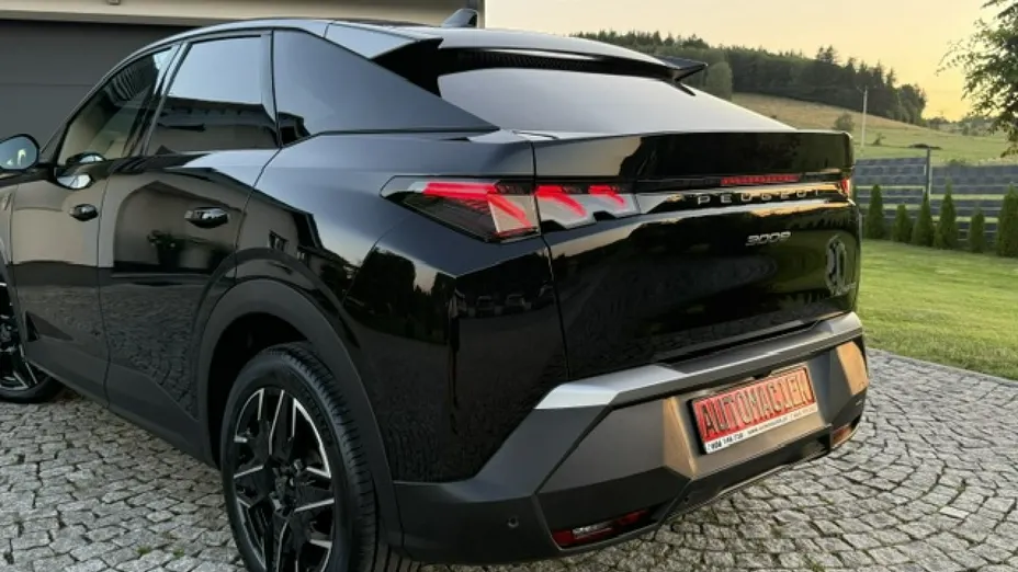 PEUGEOT 3008 -
