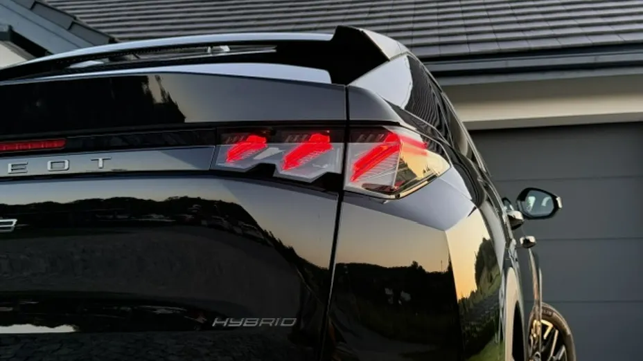 PEUGEOT 3008 -