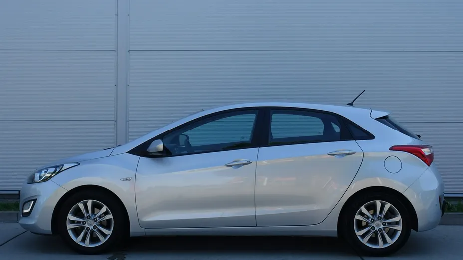 HYUNDAI i30 -
