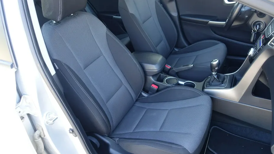 HYUNDAI i30 -