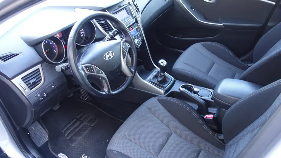 HYUNDAI i30 -