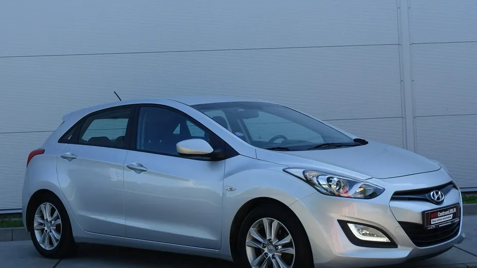 HYUNDAI i30 -