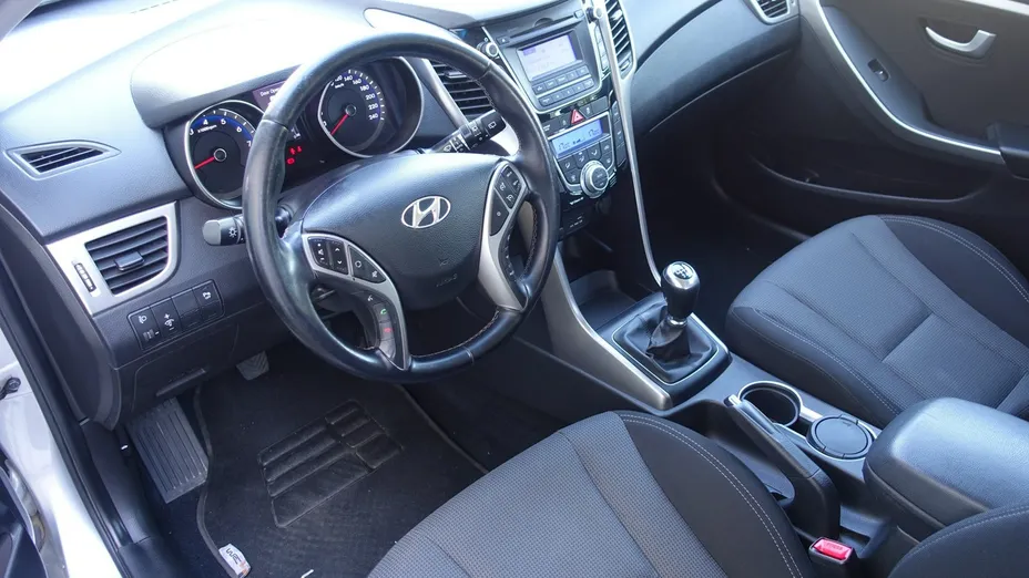 HYUNDAI i30 -