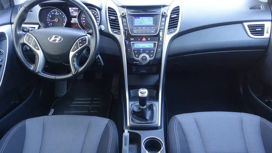HYUNDAI i30 -