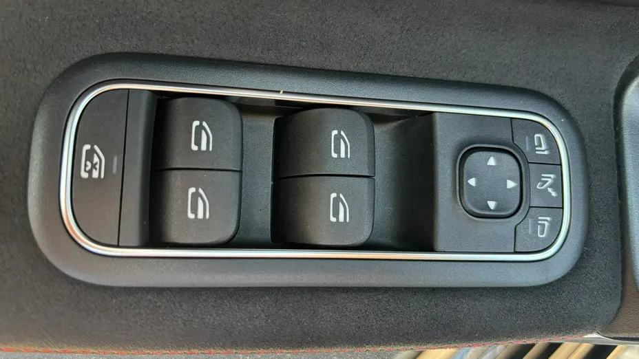 MERCEDES-BENZ CLA -