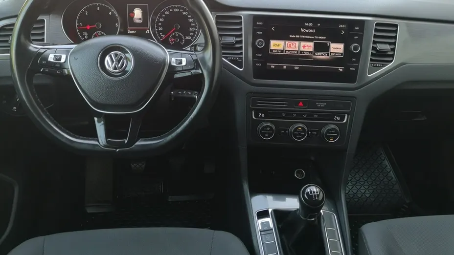 VOLKSWAGEN Golf Sportsvan -