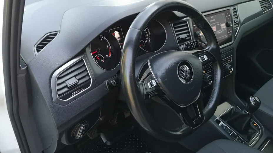 VOLKSWAGEN Golf Sportsvan -