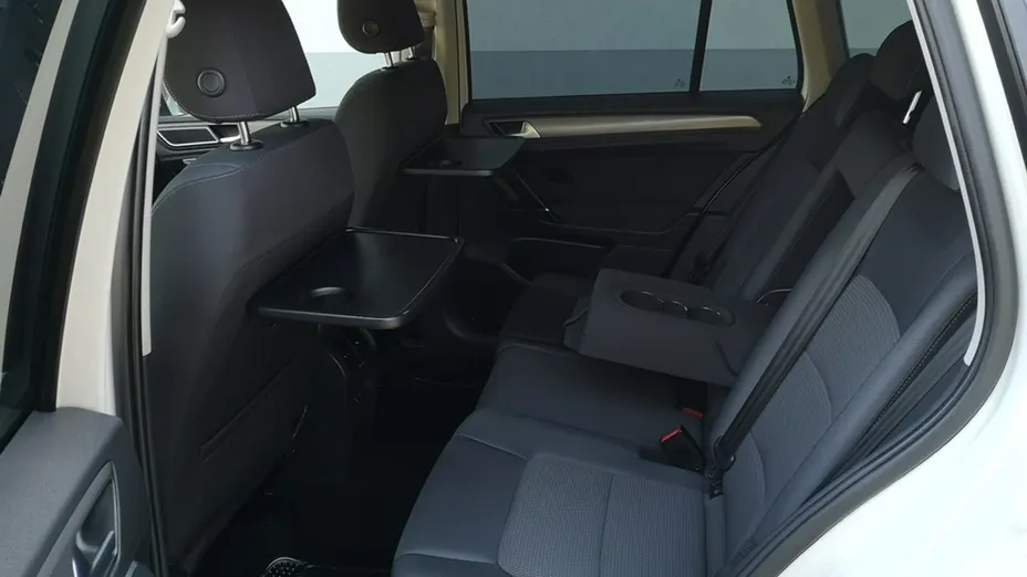 VOLKSWAGEN Golf Sportsvan -