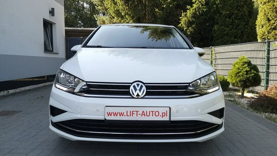 VOLKSWAGEN Golf Sportsvan -