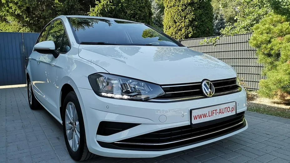 VOLKSWAGEN Golf Sportsvan -