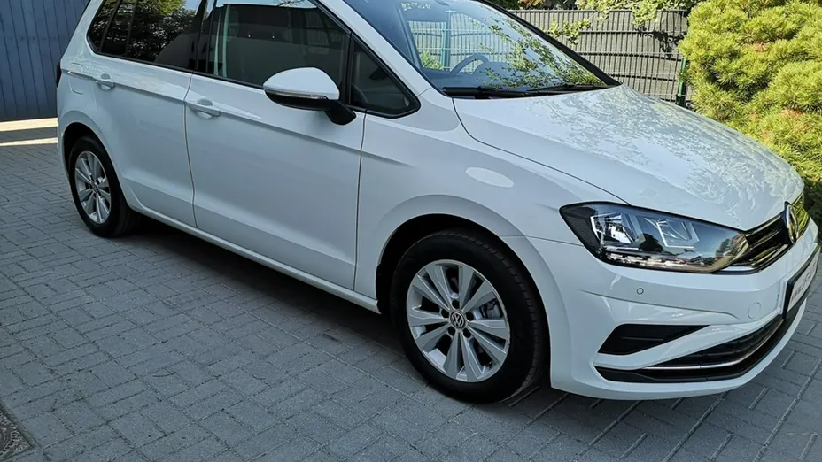 VOLKSWAGEN Golf Sportsvan -