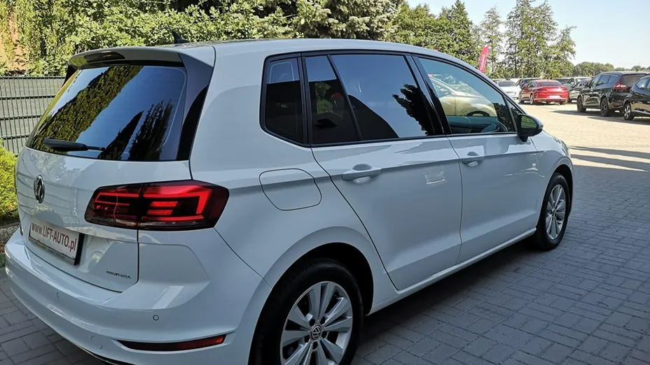 VOLKSWAGEN Golf Sportsvan -