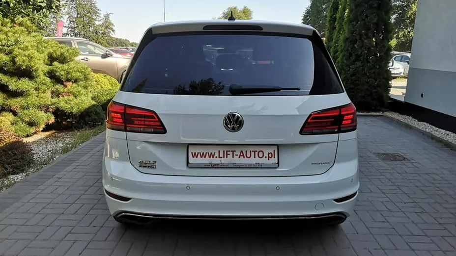 VOLKSWAGEN Golf Sportsvan -
