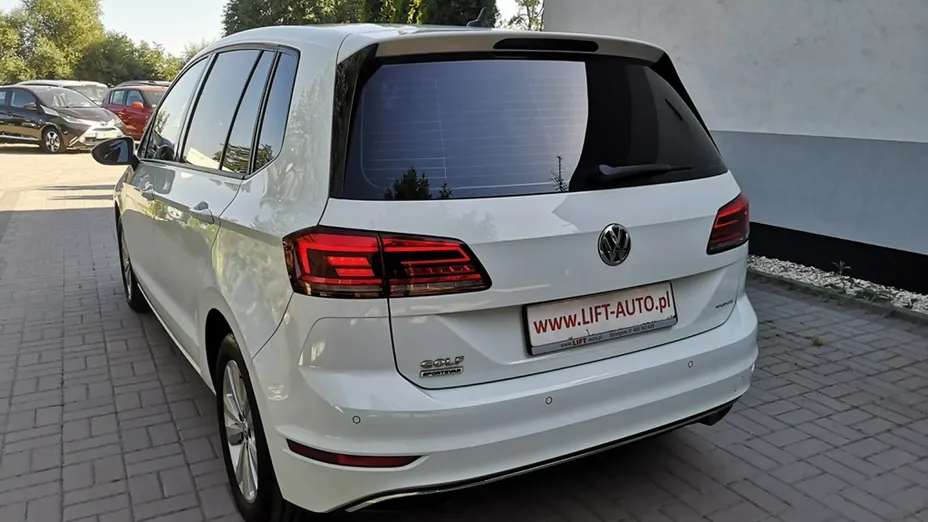 VOLKSWAGEN Golf Sportsvan -