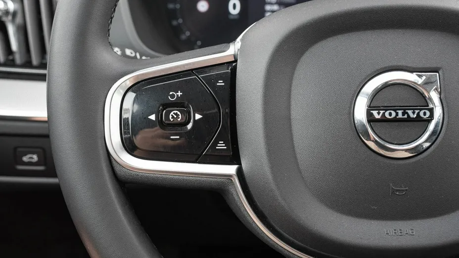 VOLVO XC60 -