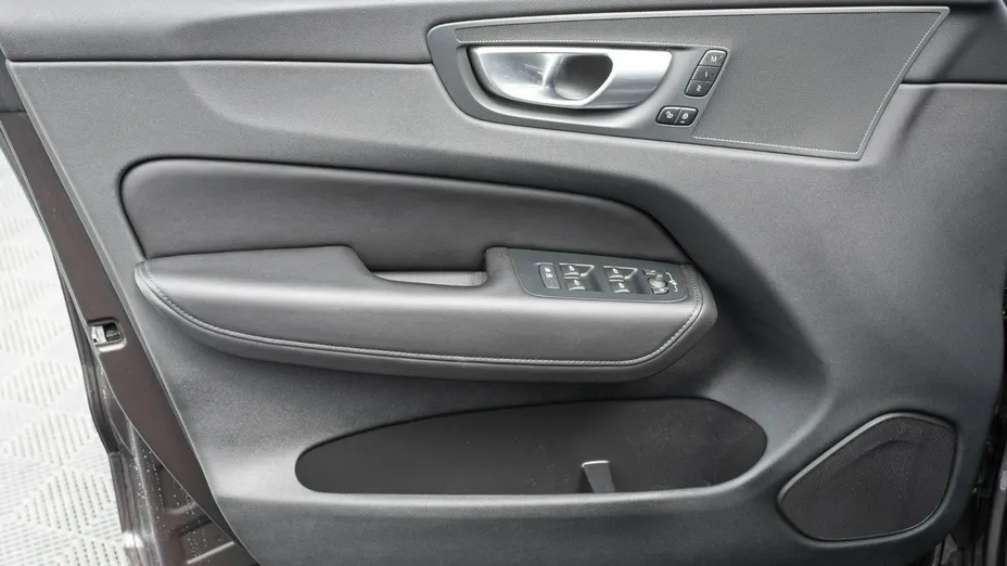 VOLVO XC60 -
