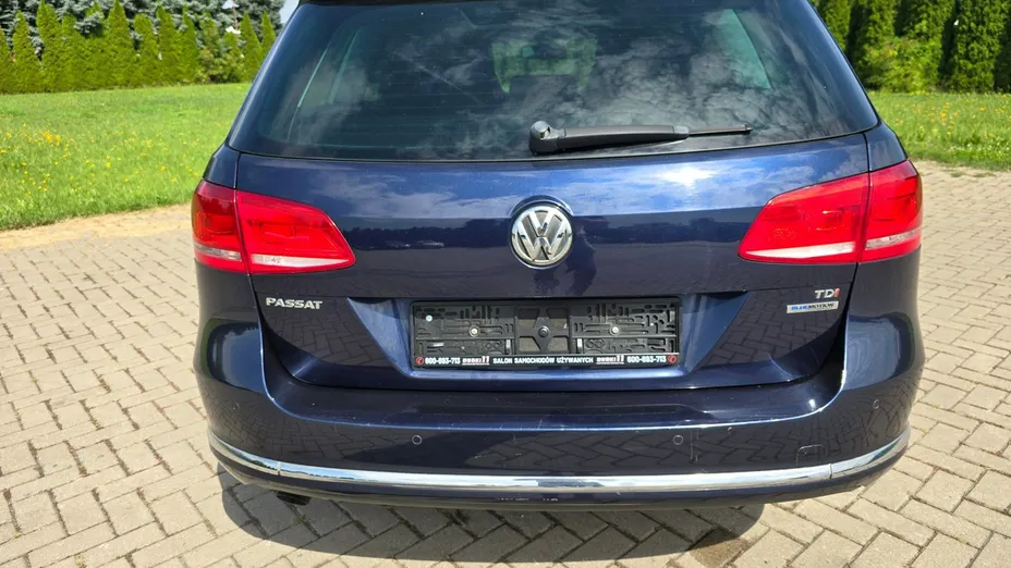VOLKSWAGEN Passat -