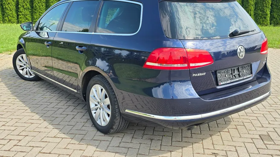 VOLKSWAGEN Passat -